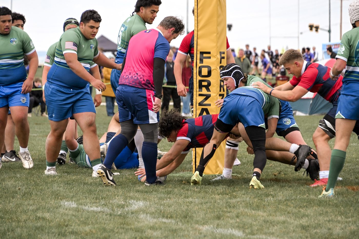 A maul drives toward the try line